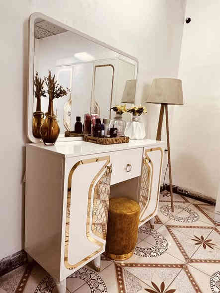 والسرير مخزن ب500وبيها مجال للأستفسار ***********
