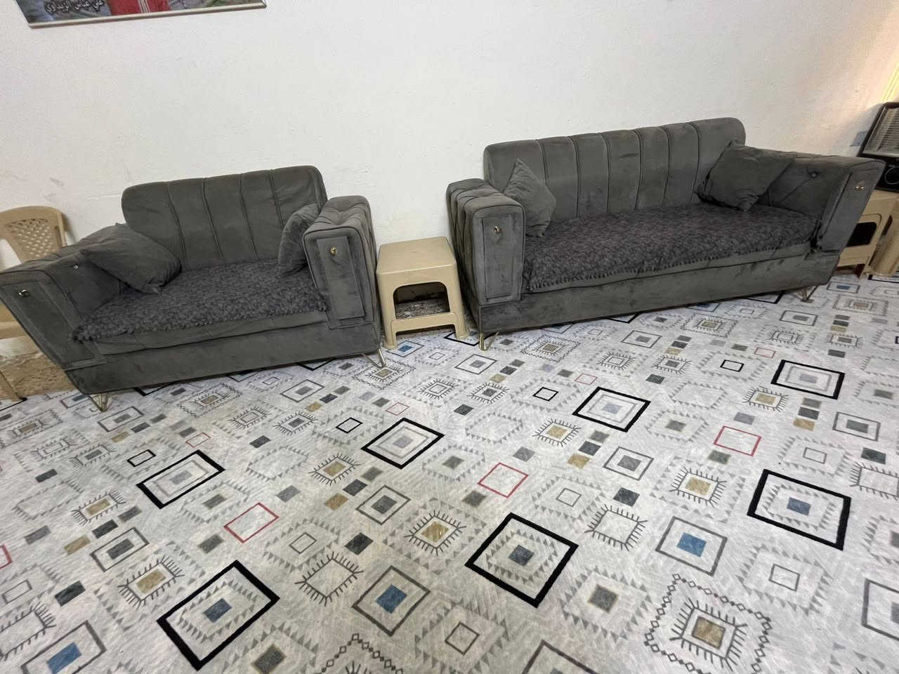 اغراض بيت للبيع السعر بي مجال قنفات ب200
صوبة ب50
ميز بلازمة ب25
طباخ ب50 
***********
منطقه الزعفرانية دور الشرطه قرب حسينيه الزهراء
