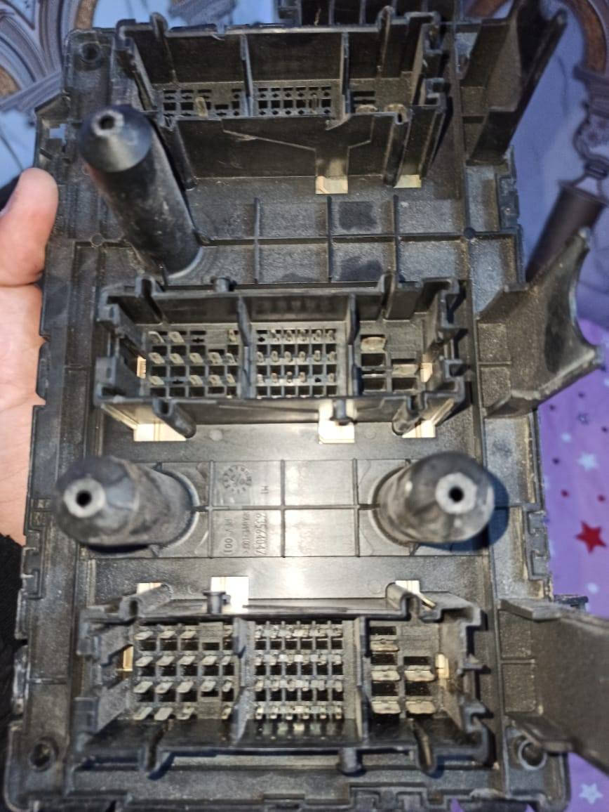 السلام عليكم قاعدة فيوزات ابلاندر نضيفة مصلحة شغالة ما بيها مشاكل السعر ٣٥ مكاني حلة شارع ٨٠ رقم ***********
