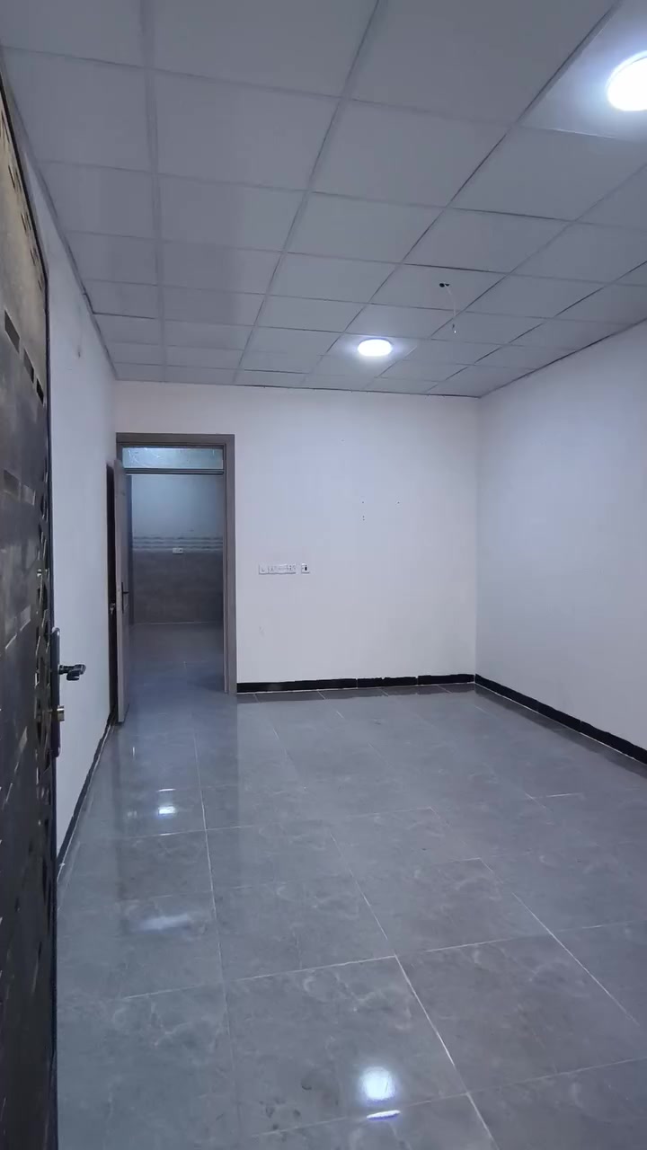 للأيجار مشتمل طابق ثاني المساحه ١٠٠ متر طولاني الموقع حي العسكري قرب مول سنتر الزوراء أو موقف باصات المحاكم للاتصال بالرقم ***********
