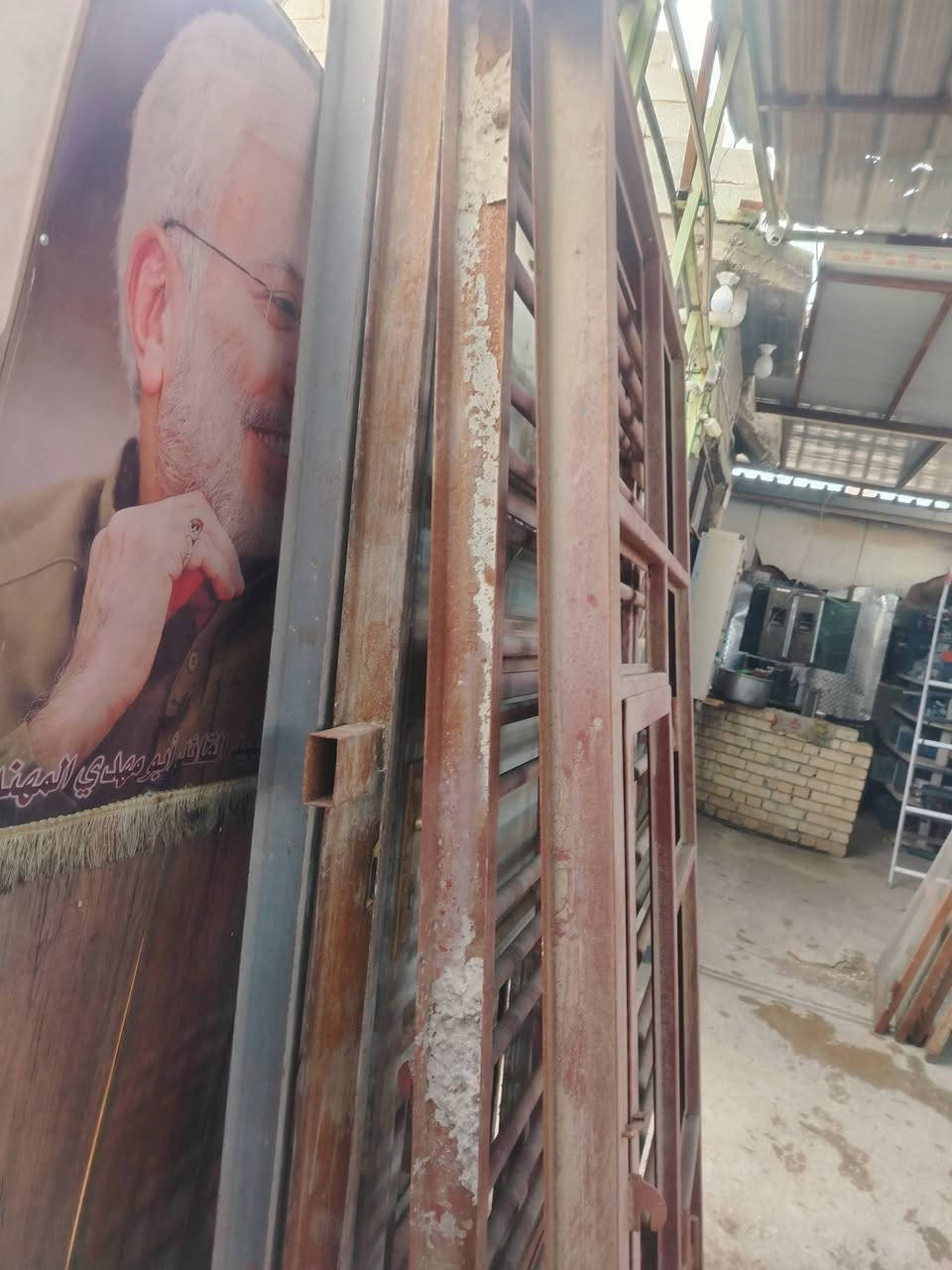 السلام عليكم شبابيك عدد٣ باب عدد١ جنل العنوان بغداد حي البتول رقمي *********** السعر ٦٠٠ الشرايع يتصل
