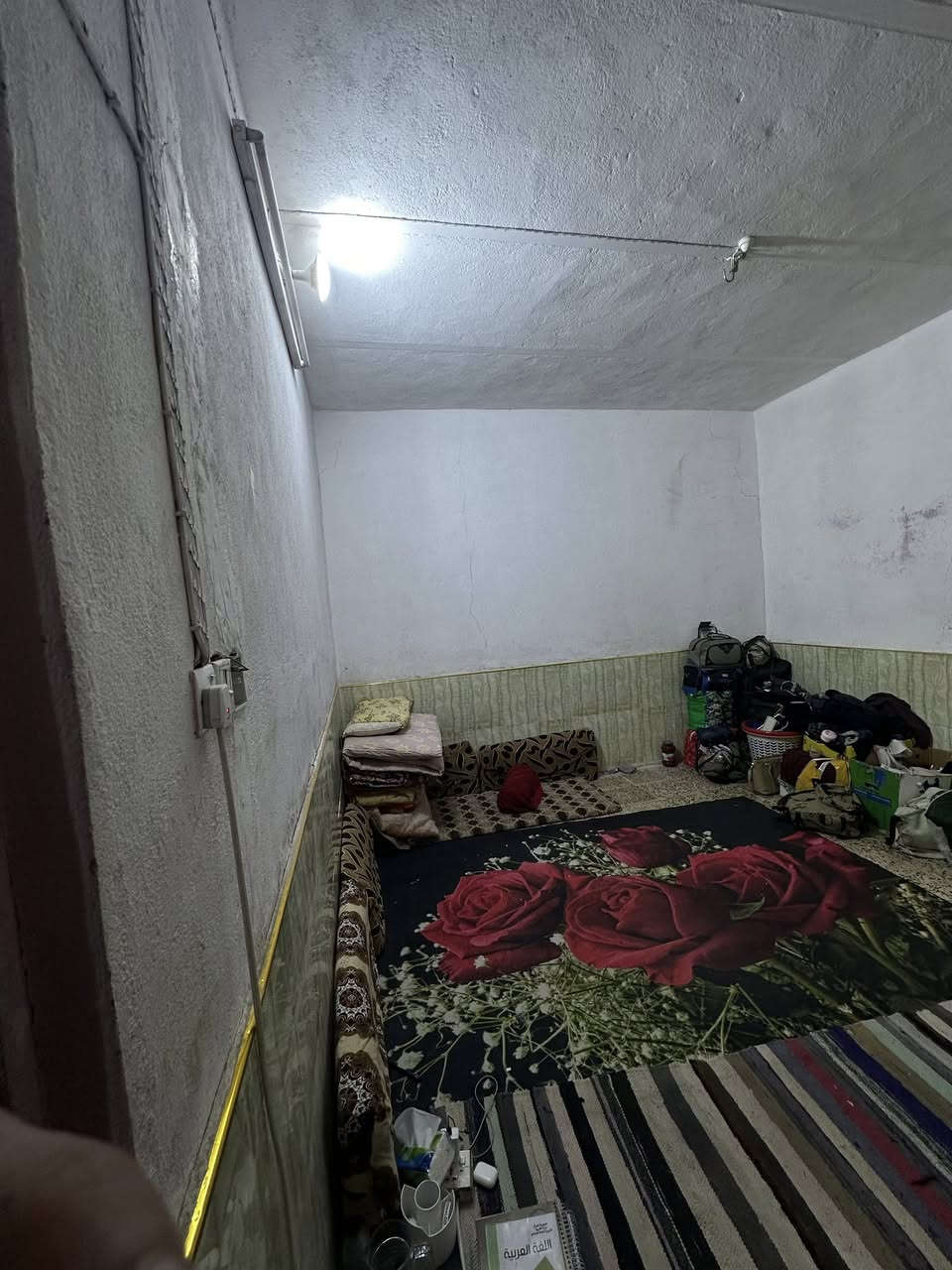 بيت لليجار المساحة ١٠٠m
مكانة مدينة البكر فرع المدارس بناهيت الشارع 
للستفسار 
***********
او خاص
