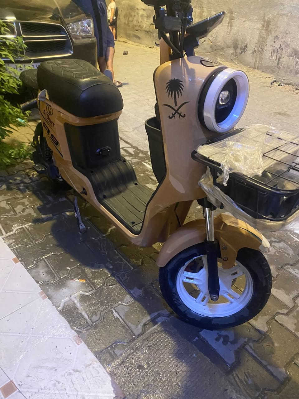 سلام عليكم دراجه R9 للبيع خمسه باتري 32 أمبير الدراجه نضيفه العنوان البصره القديمه استفسار ***********
