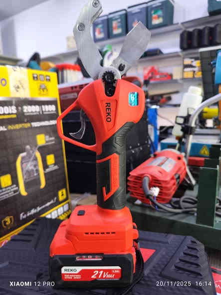 مقص بواری بلاستیک ppr حجم 50ملم ، برشلس ، دبل باتری 4 امبیر، سکین احتیاط ویاە، شاحن، ضمان سنە کاملە 
سعر 150الف
***********
