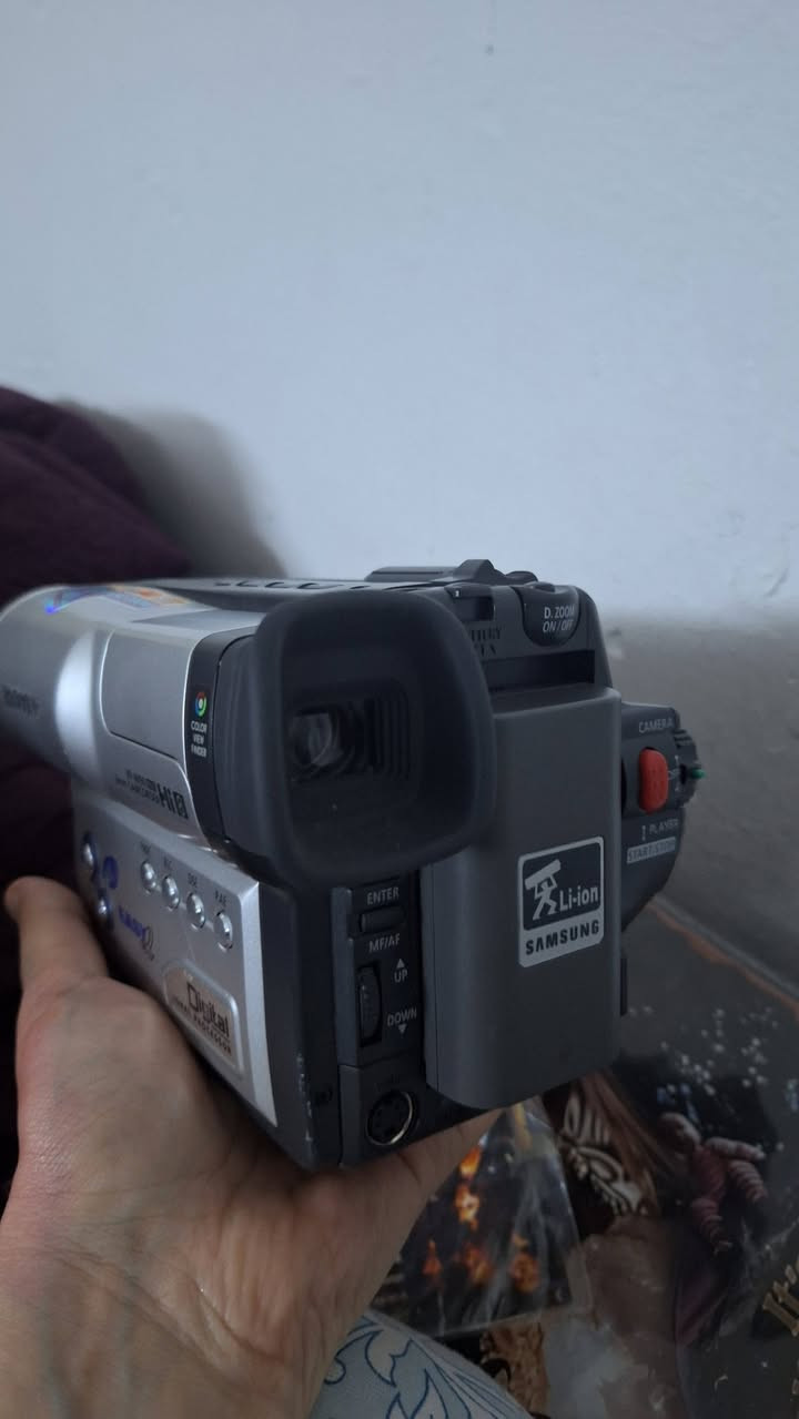 كاميرا فيديو قديمة vp-w90 بقوة تكبير 880x ما اعرف تشتغل او لا لان ما وياهة شاحنة بس نظيفها سعرها 45 وبيها مجال


**إذا كنت صاحب هذا الإعلان وتريد حذفه لأي سبب، رجاءا أرسل رسالة إلى الدعم الفني**