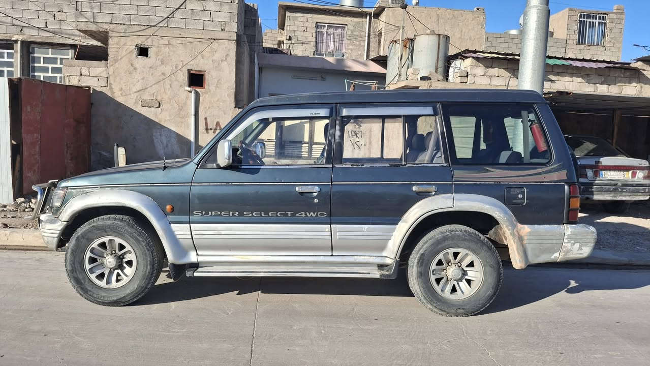 باجيرو للبيع ١٩٩٢
الضرر مثل مااموضح بالصورة شي بسيط بدون دواخل

محرك كير ستاريكس بي نفخ 

شرط التحويل 

السعر ٤٠ ورقة وبيها مجال 

مكاني موصل حي القدس 

***********

***********
