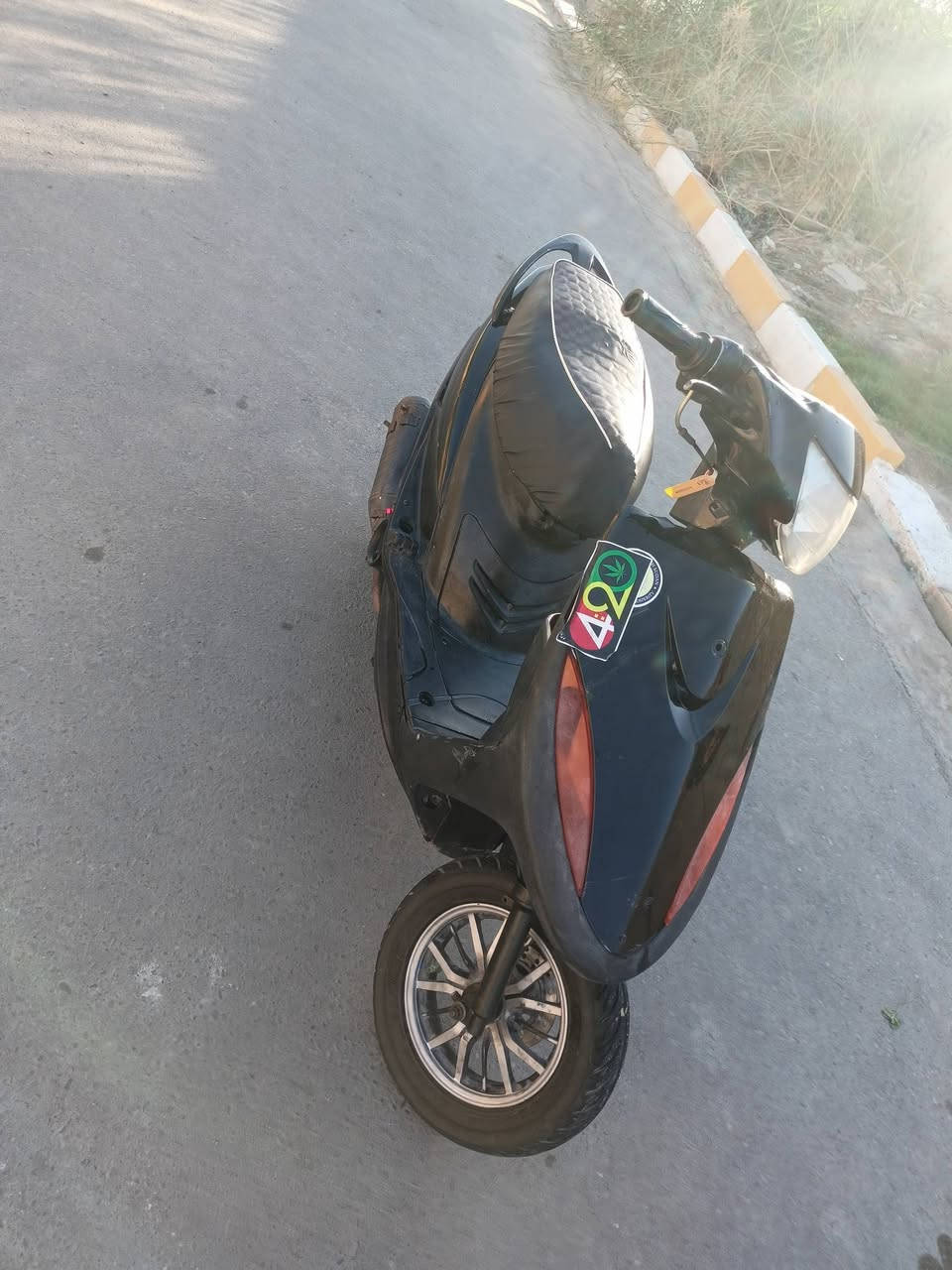 السلام عليكم 

مـاكس عدله للبيع مفتوحه 

سلف هندر

نهضه ومشي مكينه خرسه ما ينسمع صوتها 

قفل جنطه قفل ستيرن 

وياله رياضي 

زوج تواير جديدات 

كهربائياتها كله شغاله 

حساس بريك خلفي 

مكاني ناصريه مركز بالشموخ 

شراي يرسلني خاص او 
***********
سعرها 550وبيهال مجال
