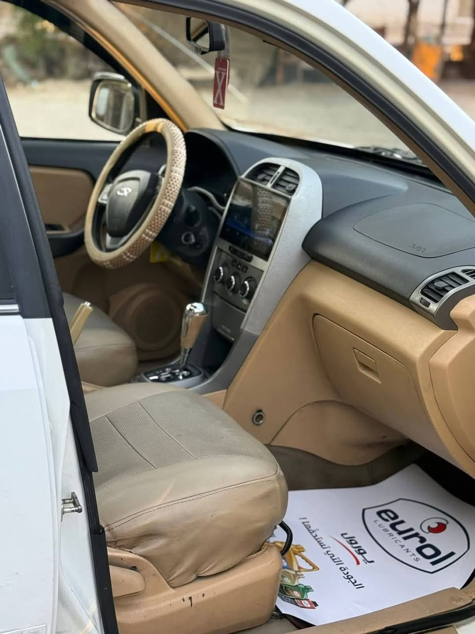 السلام عليكم سياره بس الجاملغ مبين بل سونار رقم دولي بسمي مديل 12 بيه تبخير تخم تاير جديد تبريد ثلج 
رايده 50 
مكاني بغداد الامين 
***********
