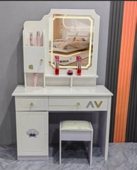 ميز تواليت استعمال فقط شهرين للبيع للاستفسار اتصال واتس ع رقم 07882072...