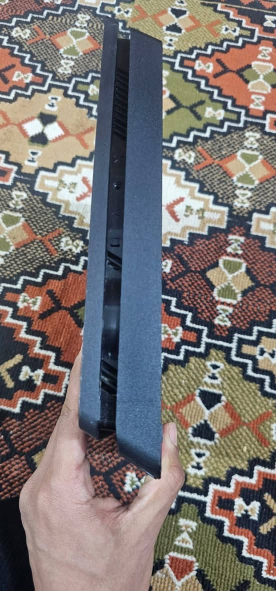 بلي ستيشن 4 سلم مهكر نظام 9
يجي ويا جوستك بلباكيت وكيبلات
ذاكرة 500 موجود بي 5 العاب حسب طلب
ذاكر تيرا  موجود  10 العاب حسب طلب
ولكن وسعره.  للاستفسار عن طريق الخاص


**إذا كنت صاحب هذا الإعلان وتريد حذفه لأي سبب، رجاءا أرسل رسالة إلى الدعم الفني**