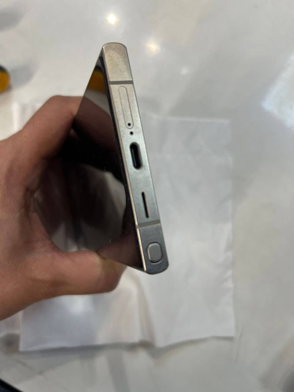 السلام عليكم سامسونك كالكسي اس ٢٤ الترا لون تيتانيوم S24 Ultra نظافه ١٠٠% ذاكره 512 GB رام 12GB
باكيته وغراضه كامله الجهاز عين الفهد ويا عدسات مالكاميرات اضافيه و 11 كفر موضحه بالصور وياهن واحد شفاف
السعر مليون و50 الف قفل 
مكاني بغداد الاعظمية 
***********
***********
