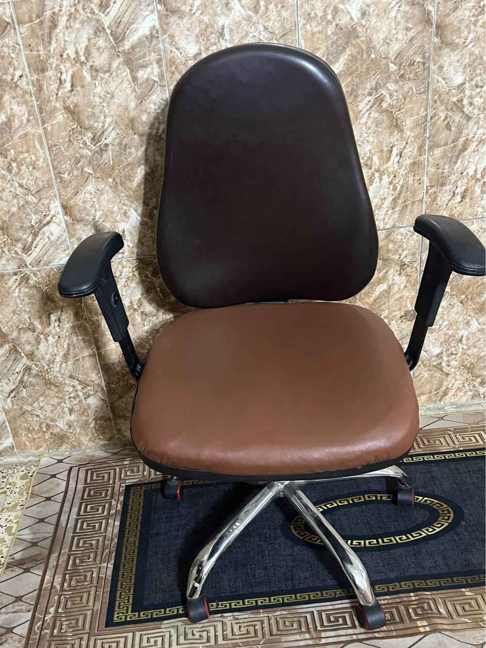 كرسي گيمنك ومكتب باله اصلي ڪل اللدات شغاله بي متحرك فرار ڪُلشـي شغال وباب اول اصلي ذات مقعد واسع ومريح وتجوه ضهر متحركة تگدر انت ترتبه حسب مزاجك السعر 50الف بغداد, العراق


**إذا كنت صاحب هذا الإعلان وتريد حذفه لأي سبب، رجاءا أرسل رسالة إلى الدعم الفني**