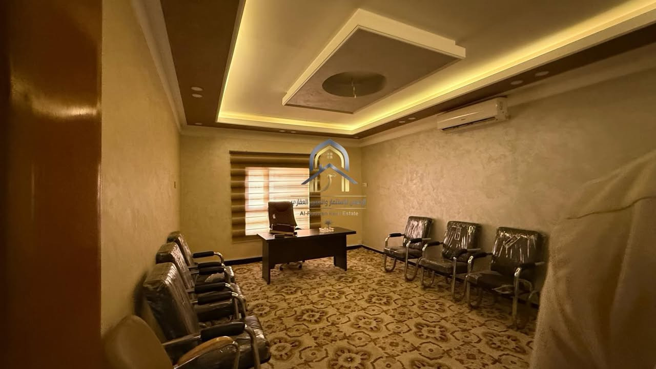 منزل للايجار مؤثث بالكامل  مساحة 1200 متر في البصرة البراضعية قرب السفارة الصينية
• المساحة: 1200متر مربع.
• التصميم: طابقين (ملائم للشركات والمكاتب وكافة الأنشطة التجارية).
• التفاصيل الداخلية:
• 5غرف نوم.
• صالة واسعة.
• غرفة استقبال.
• مطبخ.
• الملحقات: كراج سيارة.
•حديقة كبيرة
• بدل الإيجار: 45 ورقه شهرياً.

تواصل الآن واحجز موقعك الاستثماري
الرضوان للاستثمار والتطويرالعقاري
Alrdwan Real Estate Investment
📞***********
📞***********
📞***********

بيع • شراء • إيجار • استثمار • إدارة أملاك

📌 رقم الإعلان: 57.
━━━━━━━━━━━━━━━
ثقة • مصداقية • سرعة إنجاز • عروض حصرية • خبرة قوية بالسوق
#البصرة #عقارات #استثمار #بنوك #شركات
