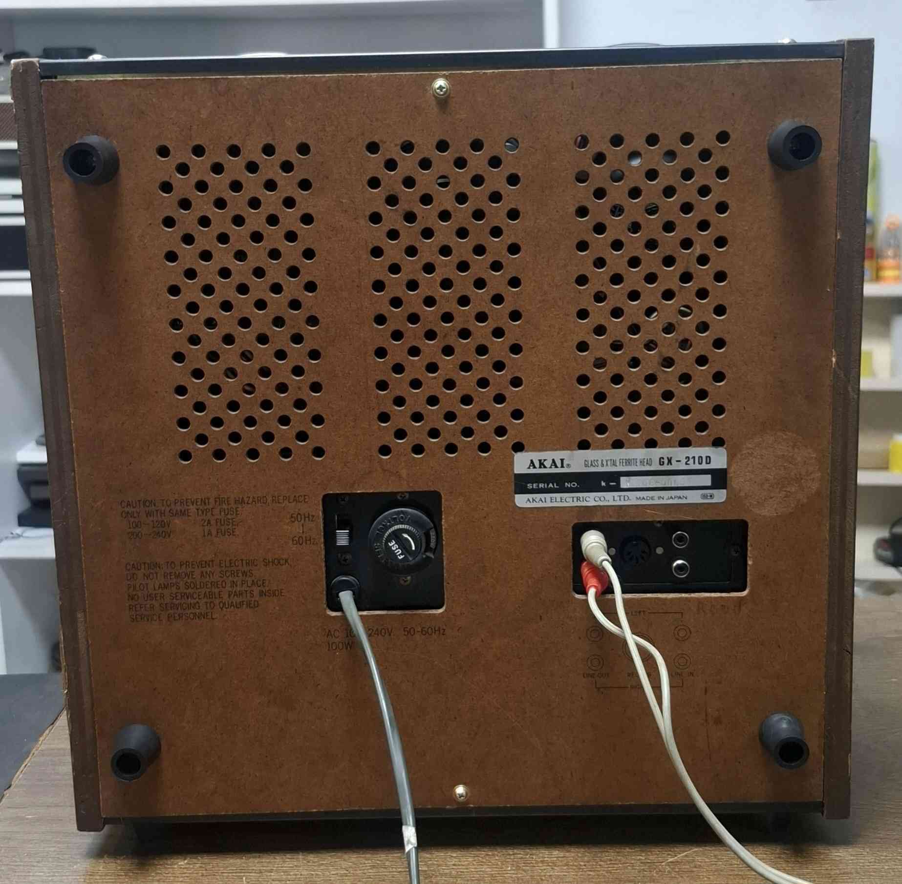 AKAI  |  GX  -  210D 
Three - motor 
Auto reverse 
مسجل بكرة ( تيب ) اكاي ياباني 
جي اكس ٢١٠ دي
٣ موتور  
اوتو ريفرس 
مكانی اربیل . توصیل موجود
واتس اب / ***********
واتس اب
