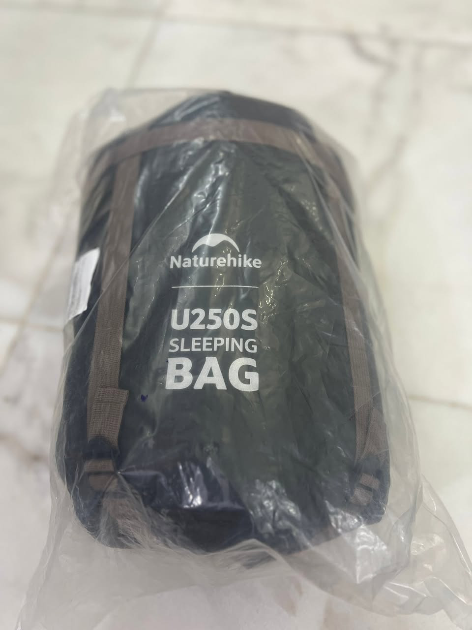 ️ كيس نوم Naturehike NH20MSD07
✅ درجة حرارة الراحة: 6°C
🌡️ مناسب للأجواء الباردة والرحلات الشتوية والخريفية.
🧵 حشوة بوليستر عالية الجودة تمنح دفئًا وعزلًا ممتازًا.
🔗 يمكن وصله مع كيس نوم آخر ليصبح مزدوجًا.
🛏️ تصميم مريح مع غطاء للرأس لمزيد من الدفء.
🎒 خفيف وسهل الحمل مع حقيبة تخزين مدمجة.

ملاحظة: إذا كان المقصود إصدار U250 من هذا الموديل، فدرجة الراحة فعلًا 6°C، أما وزن الحشوة فهو يقارب 250 غ/م² (وليس 820 غ)، بينما الوزن الكلي للكيس حوالي 1.5 كغم. تختلف المواصفات حسب إصدار الموديل (U150 / U250 / U350).


**إذا كنت صاحب هذا الإعلان وتريد حذفه لأي سبب، رجاءا أرسل رسالة إلى الدعم الفني**