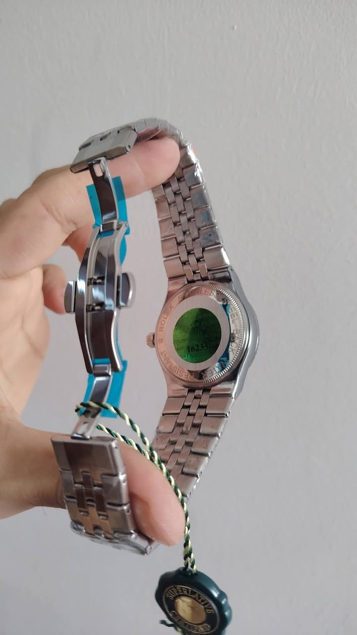 رولكس ماستر كولتي ظهر مختم وشد قفل فراشه تيتانيوم تاريخ يومي وضد الماء ضمان سعرها (22) الف دينار فقط ويوجد توصيل


**إذا كنت صاحب هذا الإعلان وتريد حذفه لأي سبب، رجاءا أرسل رسالة إلى الدعم الفني**