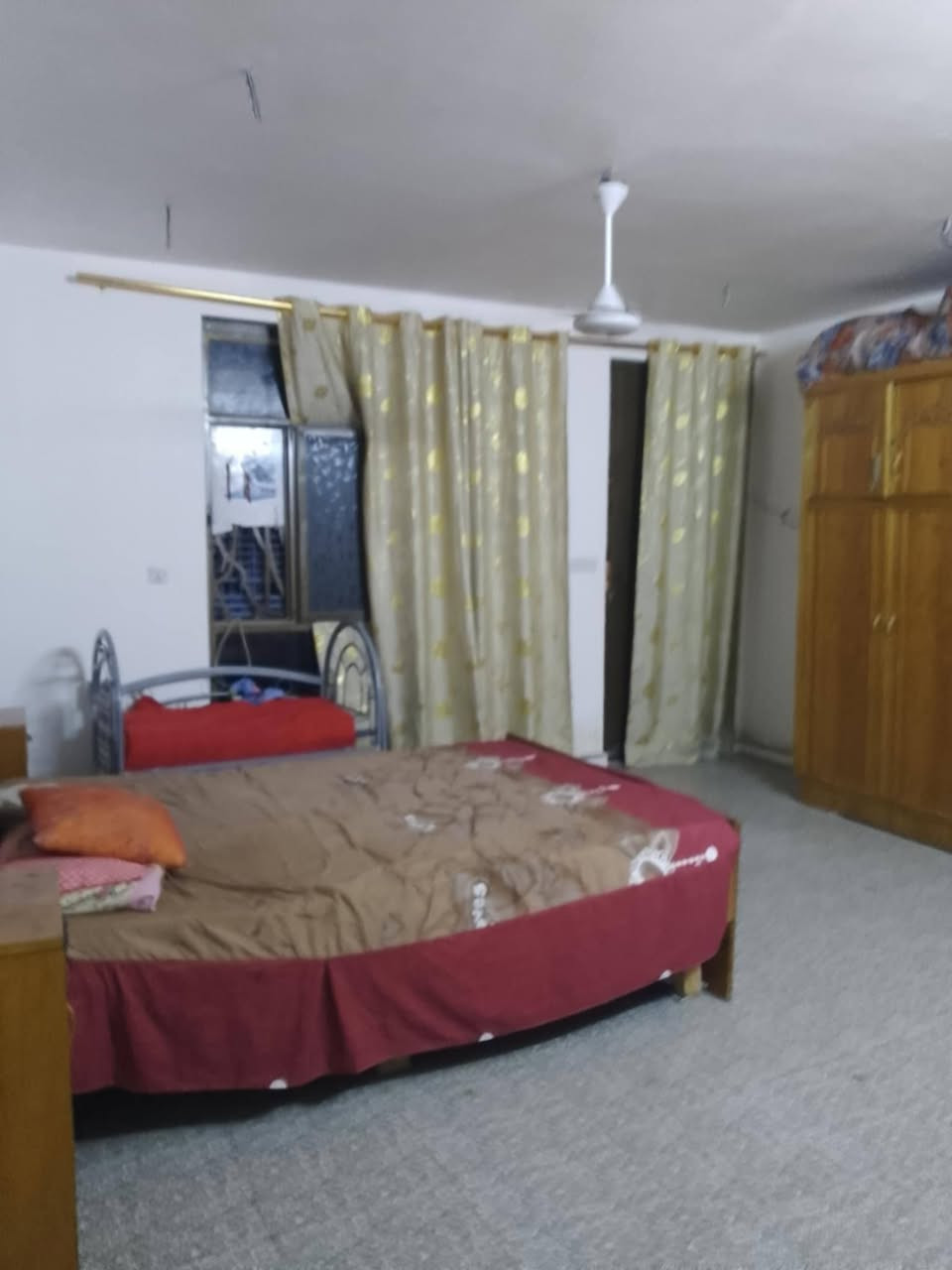 سلام عليكم دار للبيع مساحه 72متر طابو صرف مكانه شرطه الخامسه ركن شارع عريض 20متر طابقين ونص  بي اربع غرف نوم ومطبخ 2وحمامات  وصاله ويصير يتاجر الفوك وحد وجوه وحد  للاستفسار الاتصال برقم ***********
