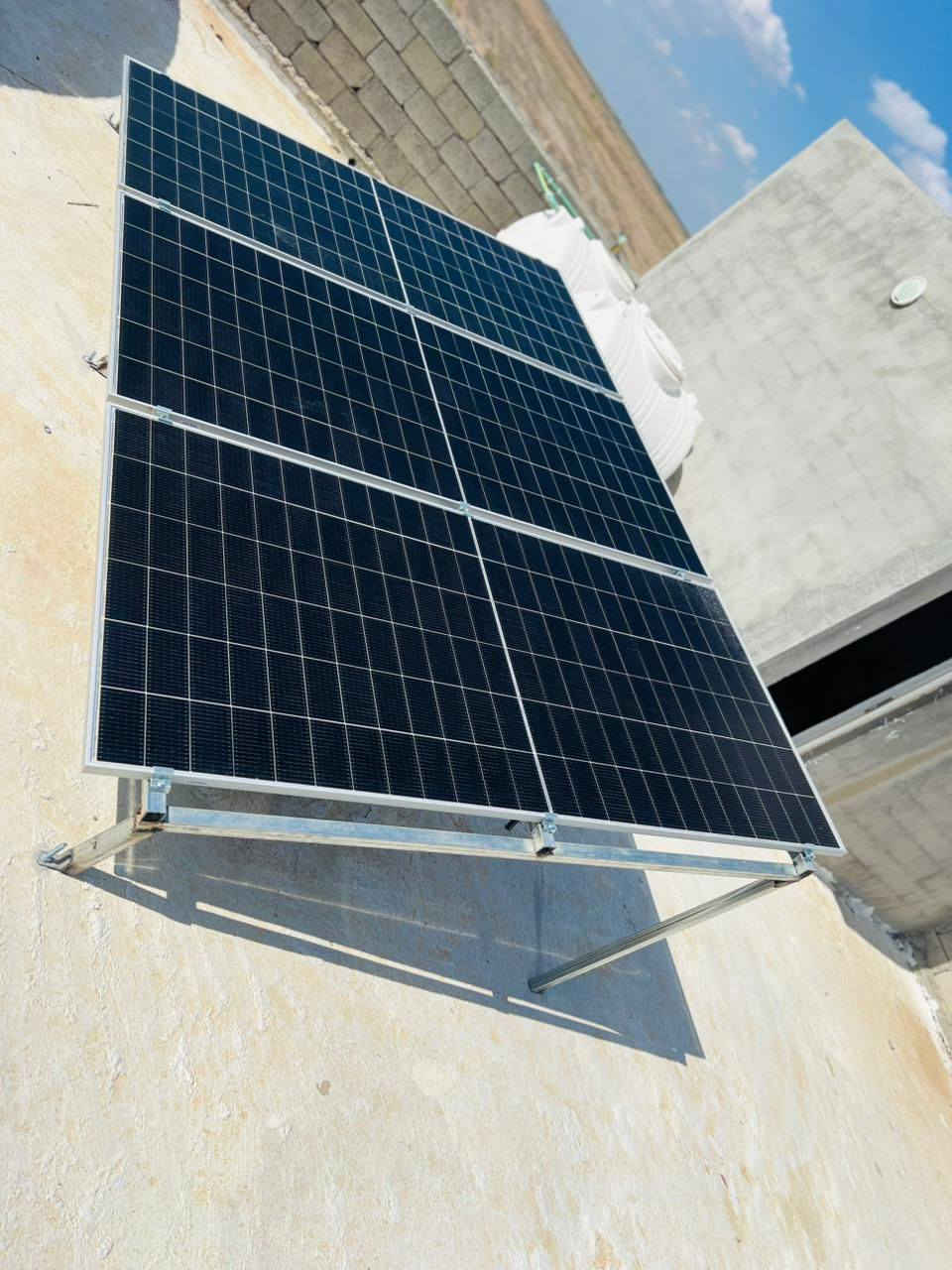 اليوم الثلاثاء الموافق 17/03/2026
تم بعون الله إكمال نصب  وتشغيل منظومتين للطاقة الشمسية في #قضاء #بلدروز. 
* المنظومة الأولى_ تجهز 8 أمبير نهارا  6 أمبير ليلا وتتكون المنظومة من:-
1-ألواح شمسية عدد 4 قدرة اللوح الواحد 640 واط
2- بطارية نوع ليثيوم قدرتها 5 كيلو واط
3- أنفيرتر  قدرته 6 كيلو واط
4- بورد خاص بالمنظومة متكامل الحماية
5- هيكل حديد مغلون مقاوم للصدا
* المنظومة الثانية_ تجهز 6 أمبير نهارا  4 امبير ليلا
1-ألواح شمسية عدد 3 قدرة اللوح الواحد 640 واط
2- بطارية نوع ليثيوم قدرتها 2.5 كيلو واط
3- أنفيرتر قدرتة 4.5 كيلو واط 
4- بورد خاص بالمنظومة متكامل الحماية
5- هيكل حديد مغلون مقاوم للصدا
#ملاحظه: لانعمل ببطاريات التجميع الرديئة

بإدارة عمر ياسين 
وحسن سالم
للأستفسار أكثر الأتصال او مراسلة الأرقام  التالية. ‏
***********
***********
