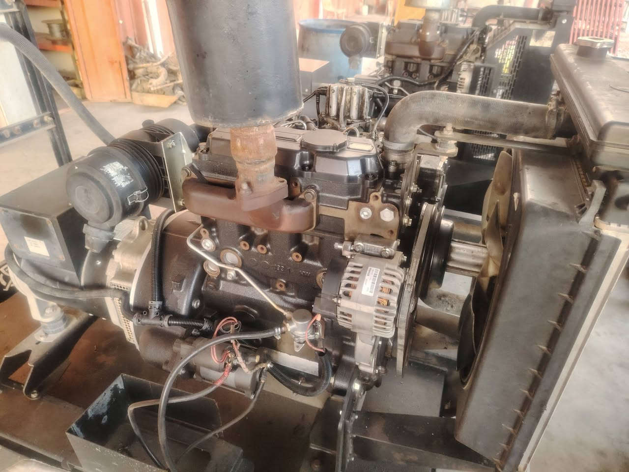 مولدات بيركنز اصلي ٣سلندر ٣٠ كيفي بحاله الشركه العدد ٤ هاتف *********** عنوان واسط قضاء العزيزيه
