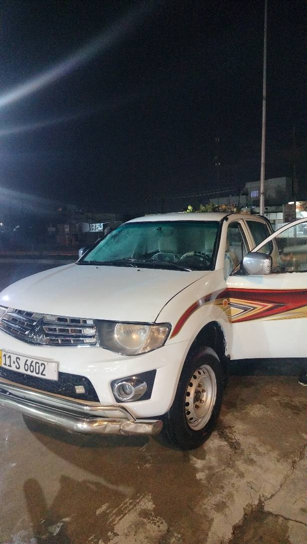 بيكاب ميستيوبشي 2011 بانزين فور ويل//صبغ عام 
كير فور ويل شغال
سيارة مكلوبة //شرط بدون كص 
شاصي سليم  💯
رقم بغداد  انگليزي جديد /ب اسمي 
بيها ورقة بانزين خاصة بكركوك 
شرط التحويل والغرامات 
رقمي //***********
مكان السيارة كركوك 
السعر 75 وبيها مجال ... كركوك, العراق
