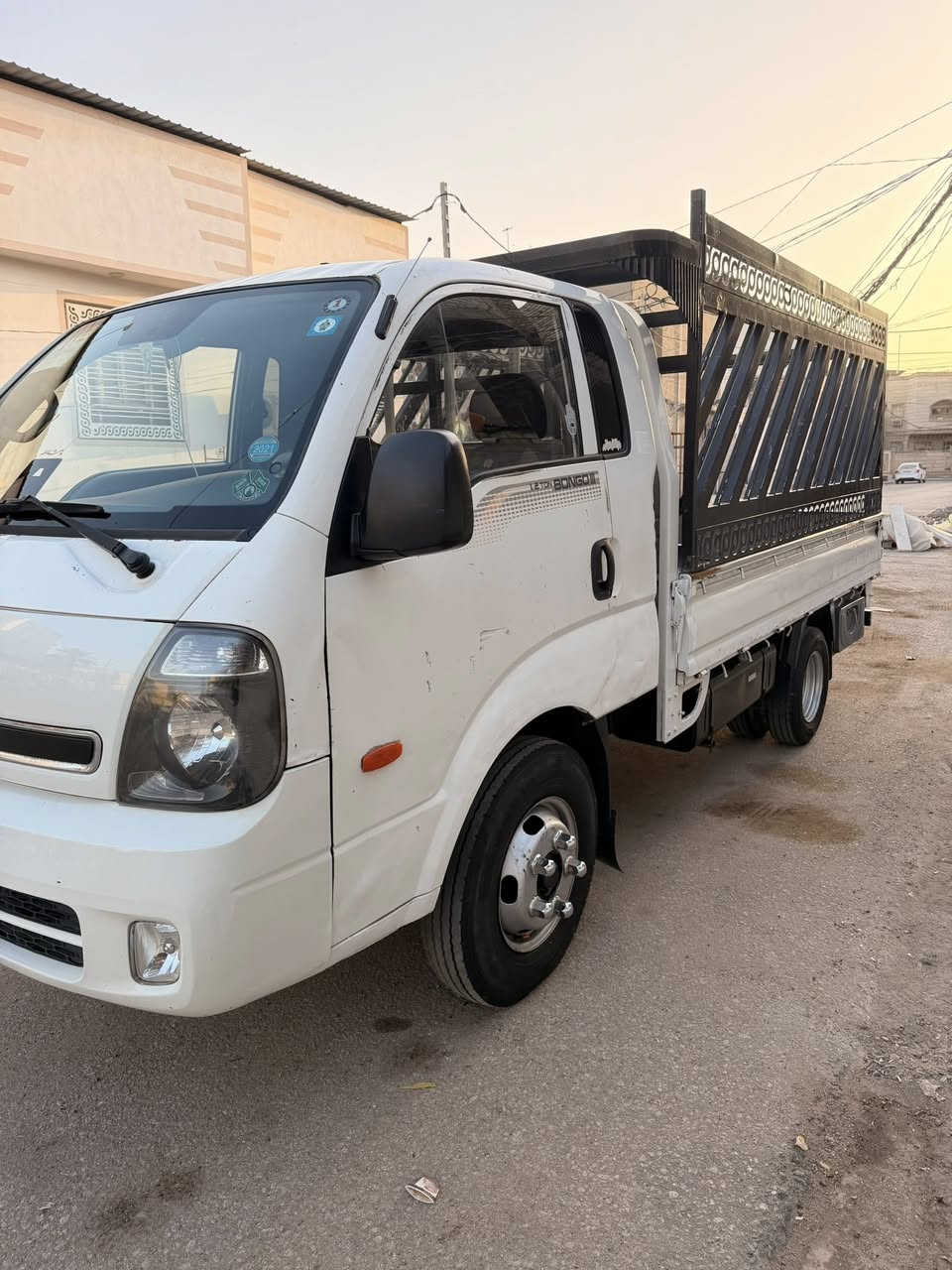 كيه فحل
موديل 2013 
مسكر بم ونوزل 
بصره مشروع وطني بأسمي
كفاله اي ضربه ما بيها
مكفوله من كلشي بيها صبغ دوس 
سنوية جديده رقم انكليزي 
تحويره 14 
تانكي 120 
شاشه تاب و كامره خلفيه 
مكينه وكير و اكسن كله تمام كفاله 
شاصي مكفول 
تايرات الوره كله جديد و كدام هم جدد
السعر 112
***********
