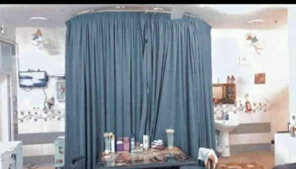 السلام عليكم
للبيع دار في منطقة الرشيد في الزعفرانية 
المساحة ١٢٥متر طابقين 
يحتوي على ٣غرف وصالة واستقبال ومطبخ وحمامين
للستفسار الأتصال بالرقم ***********
