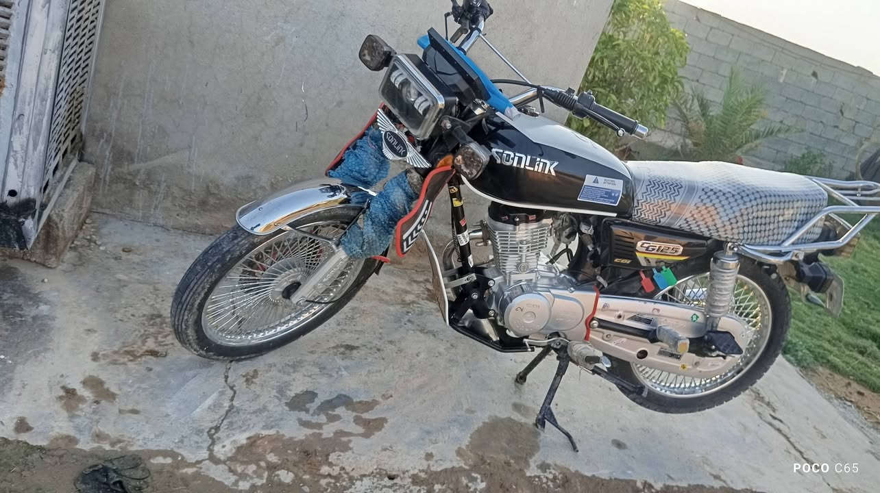 سلام عليكم عندي دراجه البيع موديل 2025نضيفه شرط مكينه خير من الله كله شقال مكان  جلولاء باهيزه بس شاشه واكفه فقط ورايدهه 600 بي مجال لطيبين عل ماسنجرر مافتح. قليل وهذه رقم  ‏‪0772 615 2031‬‏
