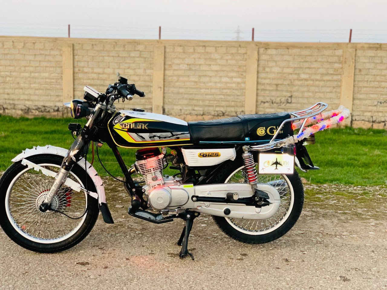 سلام عليكم  ماطور للبيع سونيك اصلي موديل 24 لوك ماشي 3700 فقط لوك جديد  محرك كير كلج  شرط ماناقصه برغي  فول نضافه  سعر اتصال ع رقم ***********
