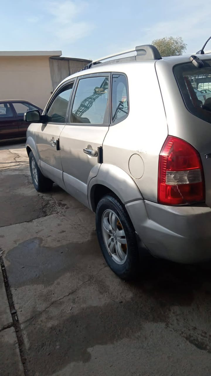 السلام عليكم 
توكسون للبيع 
موديل 2009
كير مكينه شرط
سعر 92 بيها مجال
ثلاث قطع صبغ 
شرط التحويل 
الكاربون ماستر
مكان السياره موصل سهل نينوى معارض برطله معرض بانوراما 
للاستفسار 
***********
***********
