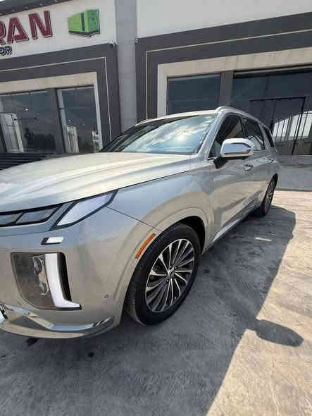 ﷽
للبيع فقط…
‏Hyundai palisade  2023 calligraphy
هونداي بلسايد كلگرافي 
الموديل : 2023
الون : سلفر 
العداد :30 الف ميل قابل للزياده 

الضرر :فطر  بل الدعاميه الاماميه فقط تقريب 2سم  …
صور الحادث مرفقه بلمنشور 

المواصفات :-
1-شاشة عرض داتشو 
2-المحرك   v6    3.8 
3-بصمة تشغيل + بصمة ابواب 
4-اصطفاف ذاتي(تقديم + ترجيع عن طريق الريمونت)  
5-فتحة سقف +بانوراما
6-سماعات هارمن كاردن عدد ١٦
 7-رادار امامي  + خلفي 
8-حساسات امامي + خلفي 
9-كامرات عدد 6  360 درجة 
10-كشنات امامي خزن ميموري 
11-كشنات كهربائي تدفئة وتبريد🥶
12-انارة داخليه (محيطيه) + انارة دشبول 
13-بردات جانبية
14-تبريد مركزي امامي + خلفي منفصل التحكم
15-تحكم ستيرن + شفتات
16-تدفئة ستيرن 
17-مرايا هيتر + تعتيم 
18-صندوق كهربائي شفط + اربع وضعيات فتح صندوق
19-وضعيات قيادة  (٥)
20-ويل كب حجم  ٢٠ 
21-اوتو هولد + نقطة عمياء 
22-سايد بريك بصمة + مثبت سرعة
23-شحن وايرلس 
24-إشارات بالمرايا  + إشارات جانبيه
25-اوتو هولد 
26-تحديد مسار
27-شاشة ديجتال كبيرة
28-تشغيل عن بعد .
29-تدليك كشن . مساج 
30-دفع رباعي 
31-نظام مانع انزلاق 
32-نظام نزول منحدرات
وبعد بيها هوووواي مواصفات معروف الكلگرافي الVIP فول 1/1
السياره رقم دهوك مميز انكليزي 
السعر 💸 365 💸 ورقه وبيها مجال للشراي 
للستفسار اكثر يرجا الاتصال على الرقم 
***********
***********
