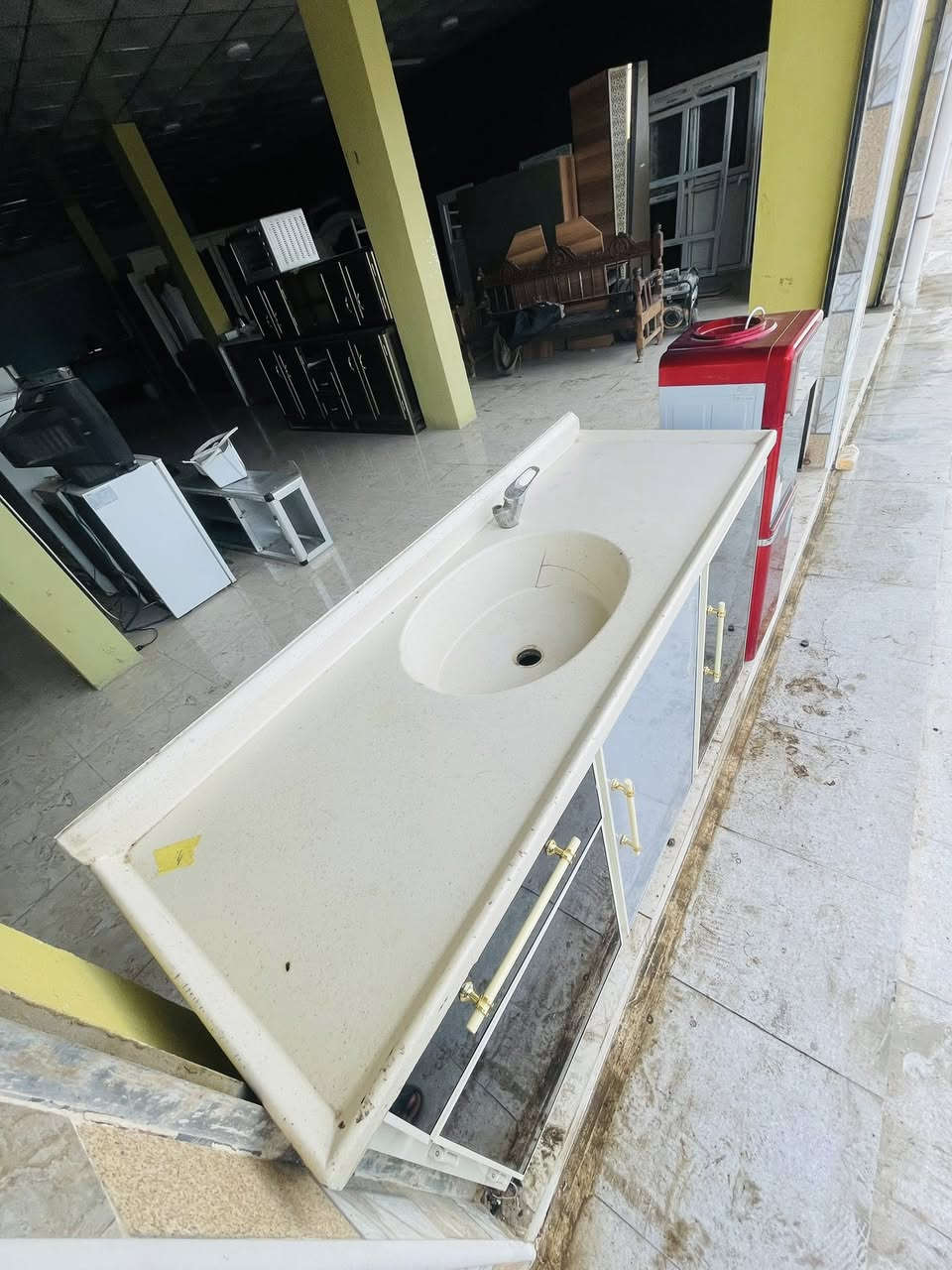 السلام عليكم سنك كرانيت جديد حيل وداخل بعد اجدد
للاستفسار ***********
