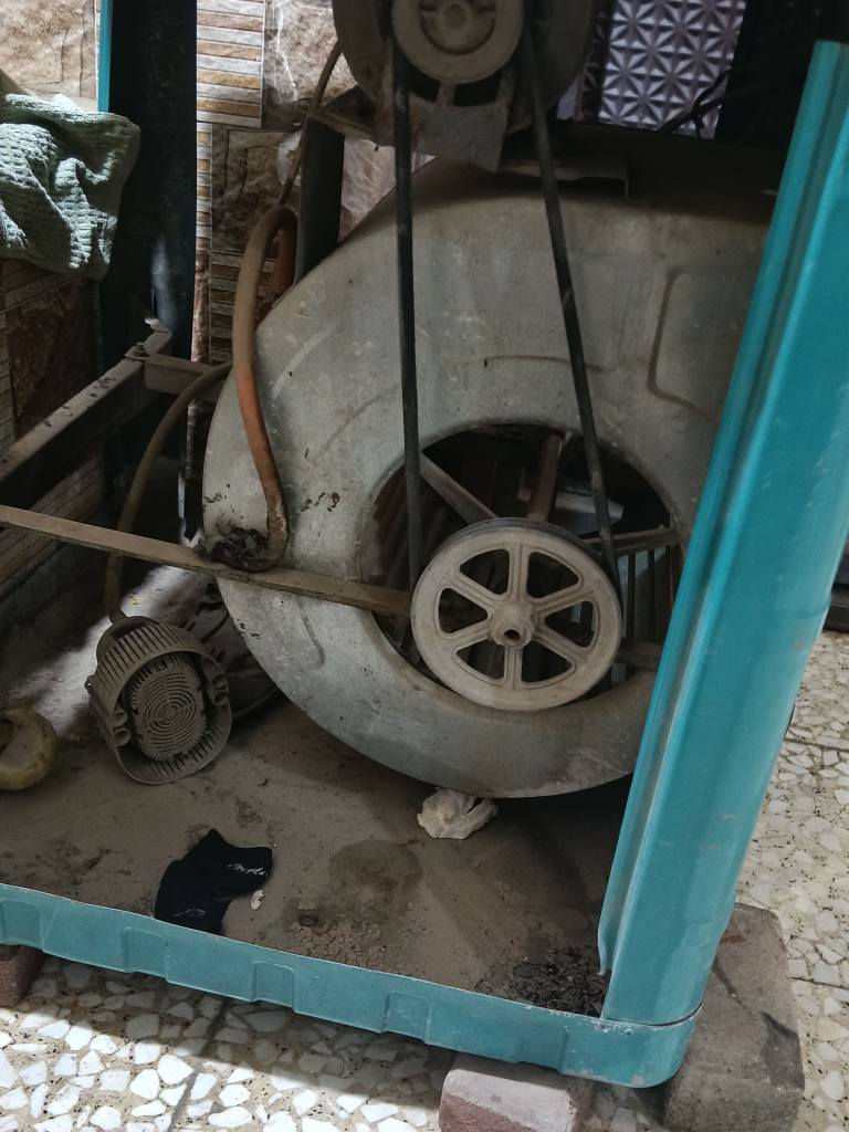 مبرده نقص فقط بيبان شرط الفحص 
الماطور سرعتين على الفحص 
الغطاس شغال 
حوضها والبدن سليم نقص فقط بيبان 
السعر 40الف 
الرقم ***********
