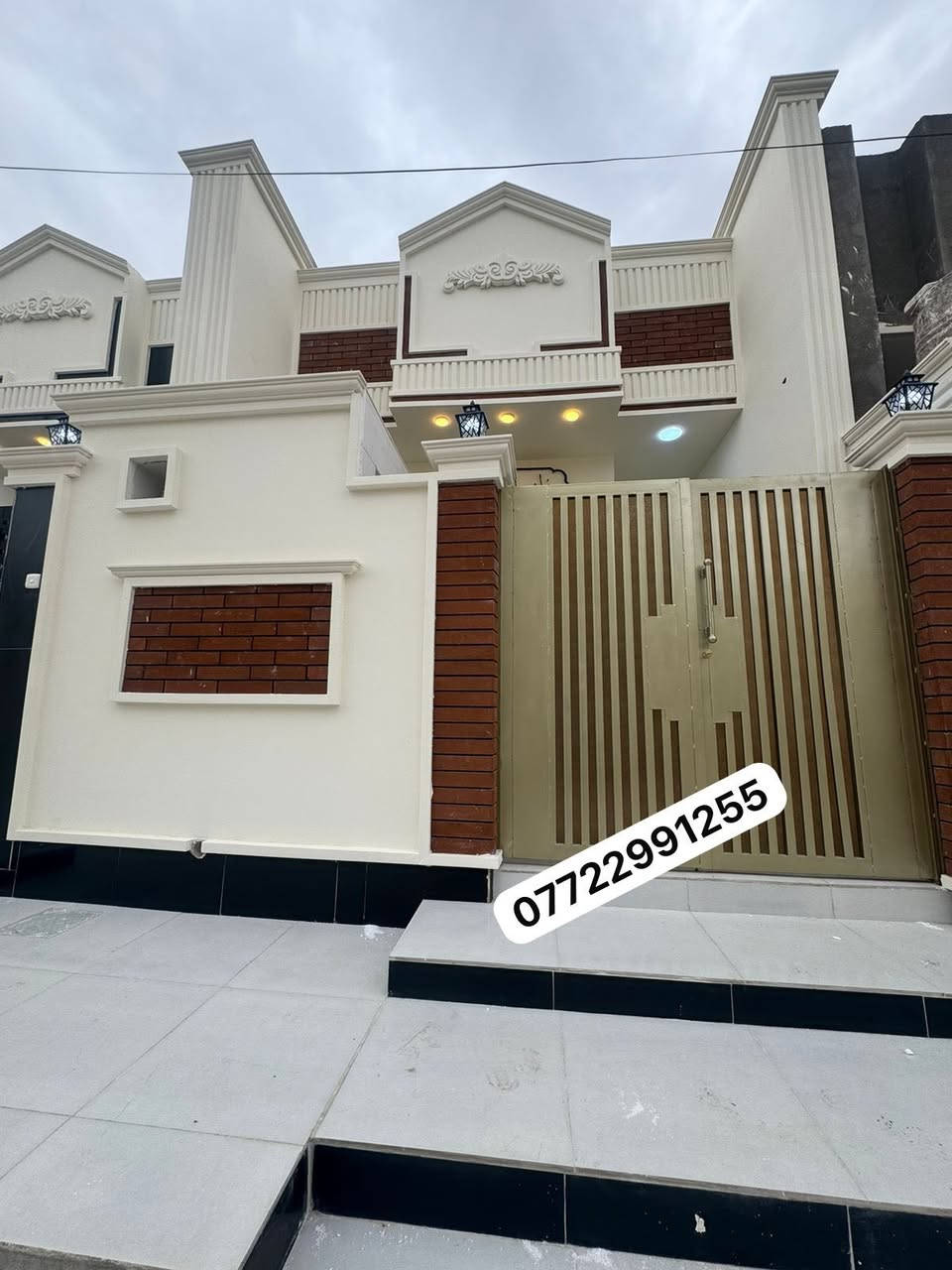 اللهم صل على محمد وال محمد وعجل فرجهم
السلام عليكم اخوان مشتملان للبيع مساحة كل واحد منهما 100 متر طابق ونص يحتوي كل واحد منهما  عله غرفتين نوم وصالة عدد2 واستقبال ومطبخ وصحيات داخليه وخارجيه بناء حديث 2026 وعمل درجه أولى مع ضمان جودة العمل العنوان حي الغدير قرب فلكة القاضي للاستفسار الاتصال على الرقم 
***********
