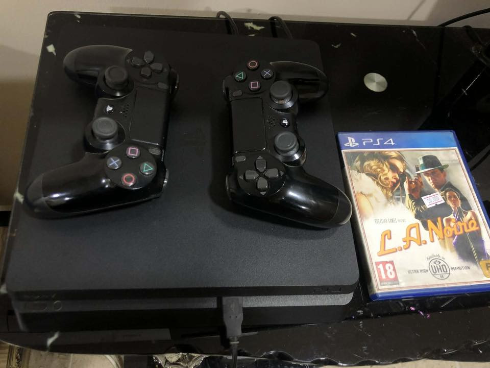 بلي 4 للبيع مستخدم نضيف مع ملحقاتة يدات اثنين اصليه وقرص العنوان بغداد السعر 200 الف بي مجال قليل 
***********
