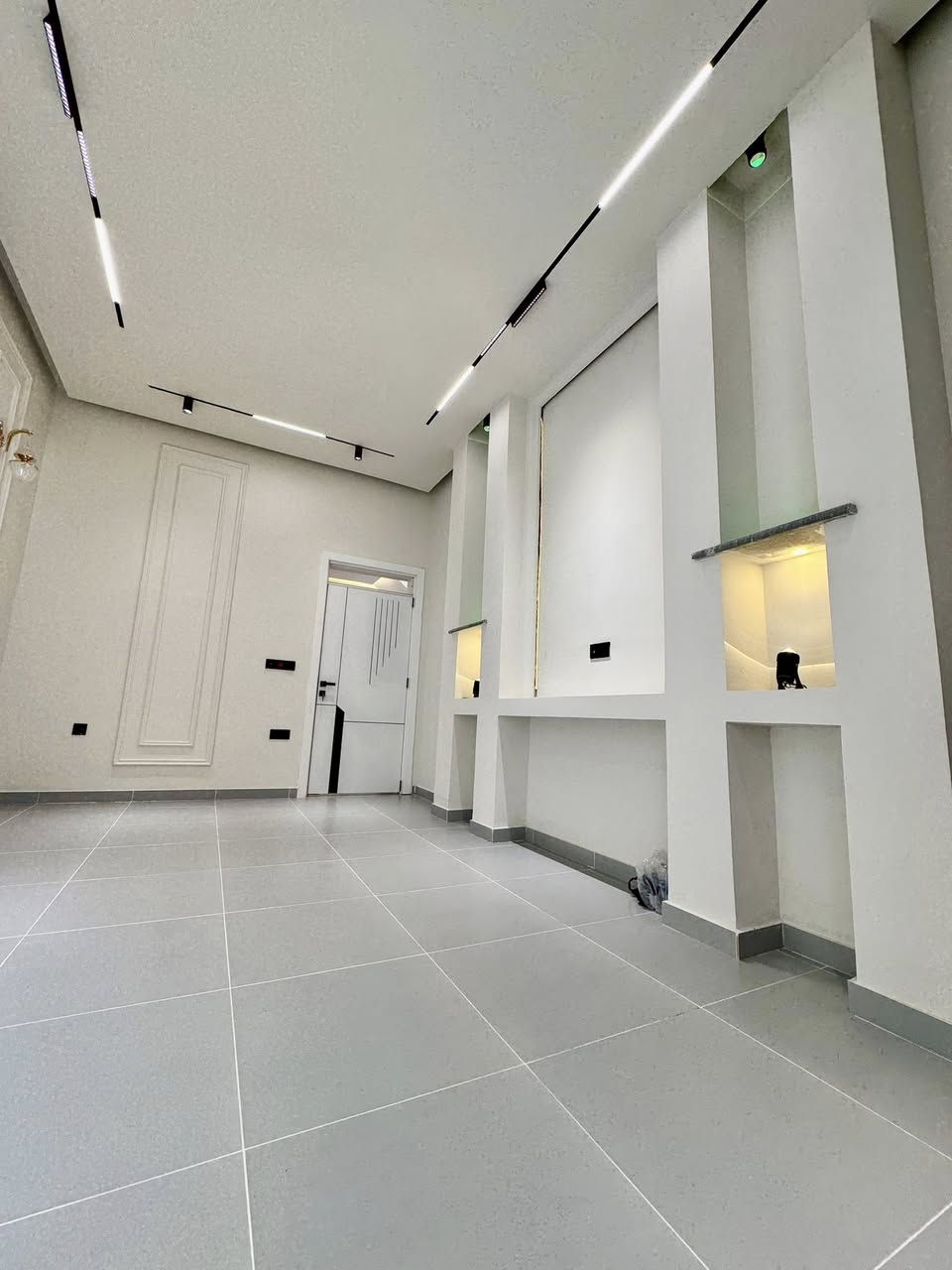 بناء طابق ونص  حديث 

يحتوي البيت. ع[ 2 غرف نوم -استقبال -صحيات  صالة- ومطبخ] البيت شغل درجة اولى 

مع الخدمات[ماي-كهرباء-تبليط]

🔴ملاحضه البيت جاهز للسكن 🔑

⬅️نوع العقار  طابو زراعي سند 25 اقرار محكمه 

⬅️العنوان #بغداد_الدوره_البوعيثه   

       مجمع السلطان ألثالث

🔴للاستفسار  خاص او الاتصال ع  الرقم ***********
