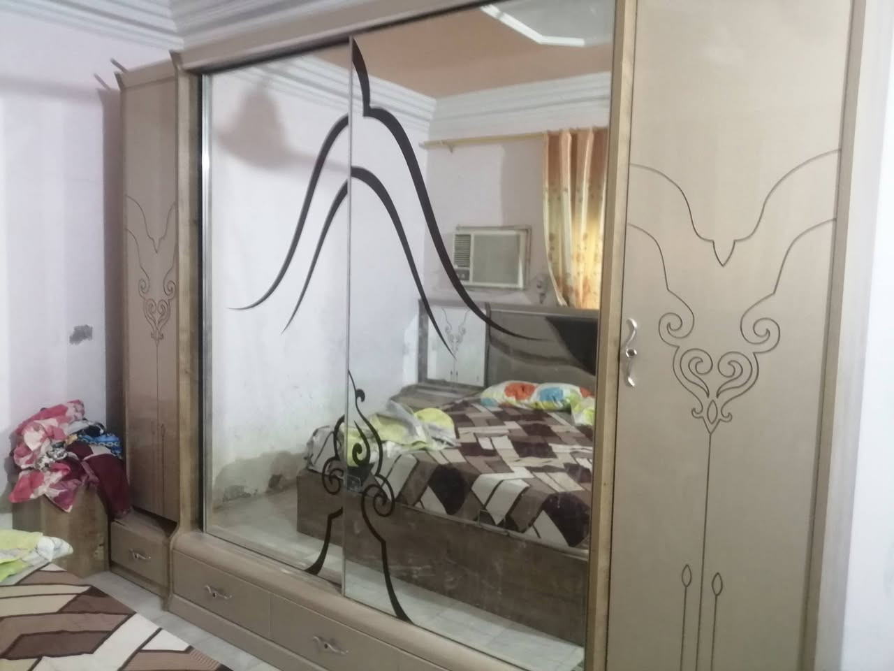 غرفه تركي بعدهة جديده قليل مستخدمه للبيع للأستفسار عل الخاص أو *********** *********** ديوانيه حي الجزائر
