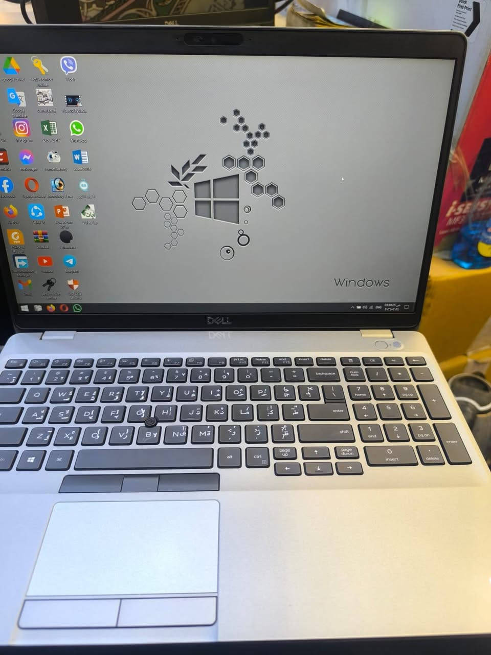 #موديل مميز جدا DELl 5510 Ci5 جيل عاشر سريع وشاشة حجم كبير 15.6 مناسب للدراسة والبرامج المكتبية والطباعة والتصفح السعر(  380 الف دينار  
……………………
✓ المعالج Core i5-10310U 
✓ ذاكرة الوصول العشوائي (الرام) 8GB 
✓ التخزين( الهارد) SSD 256GB 
✓ مقاس شاشة 15.6" انج دقة عالية 
✓ منفذ HDMI & TYPE C 
✓ كيبورد  عربي انكليزي ضوئي 
نظافة 💯 
………………


**إذا كنت صاحب هذا الإعلان وتريد حذفه لأي سبب، رجاءا أرسل رسالة إلى الدعم الفني**