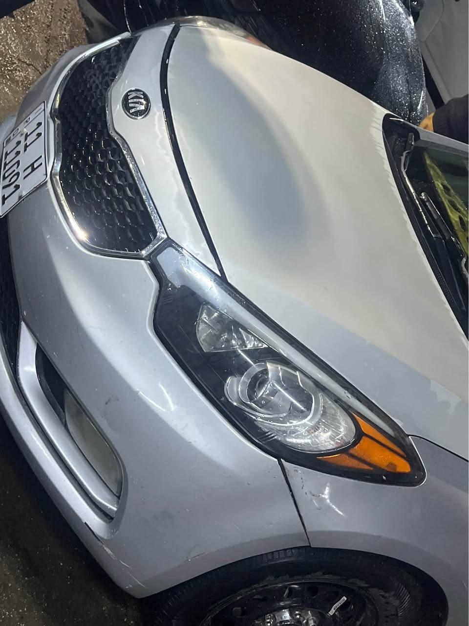 فورتي 2016 بسمي مكينه وكير بلاديات شركه وخير من الله ممفتوحات ابد صدر حلو قبل فترا قليله من شديته بي نقص شي بسيط بسمي رقم بغداد سنويه غير نافذه حادث امريكا قطعتين جاملغ خلفي وقبغ جنطه والعراق بنيد وهذني جاردات وشخط بلباب الخلفي واضح بلصور بدون ايربالك السياره خرفتها حلوه غير متواجد ع الفيس عارض ب 100 وبيها مجال للاستفسار *********** مكاني بغداد العامريه بغداد, العراق
