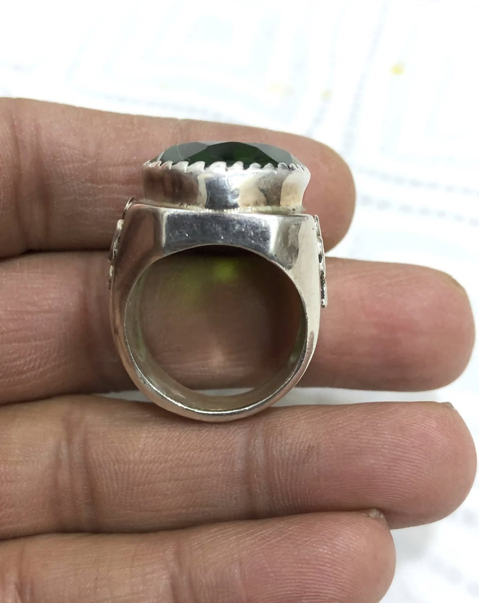 يا الله خاتم بحجر زبرجد حجر ضخم بصياغة يدوية ثكيلة صياغة كريم  دوش قياس 25/26 للبيع فقط يوجد توصي


**إذا كنت صاحب هذا الإعلان وتريد حذفه لأي سبب، رجاءا أرسل رسالة إلى الدعم الفني**