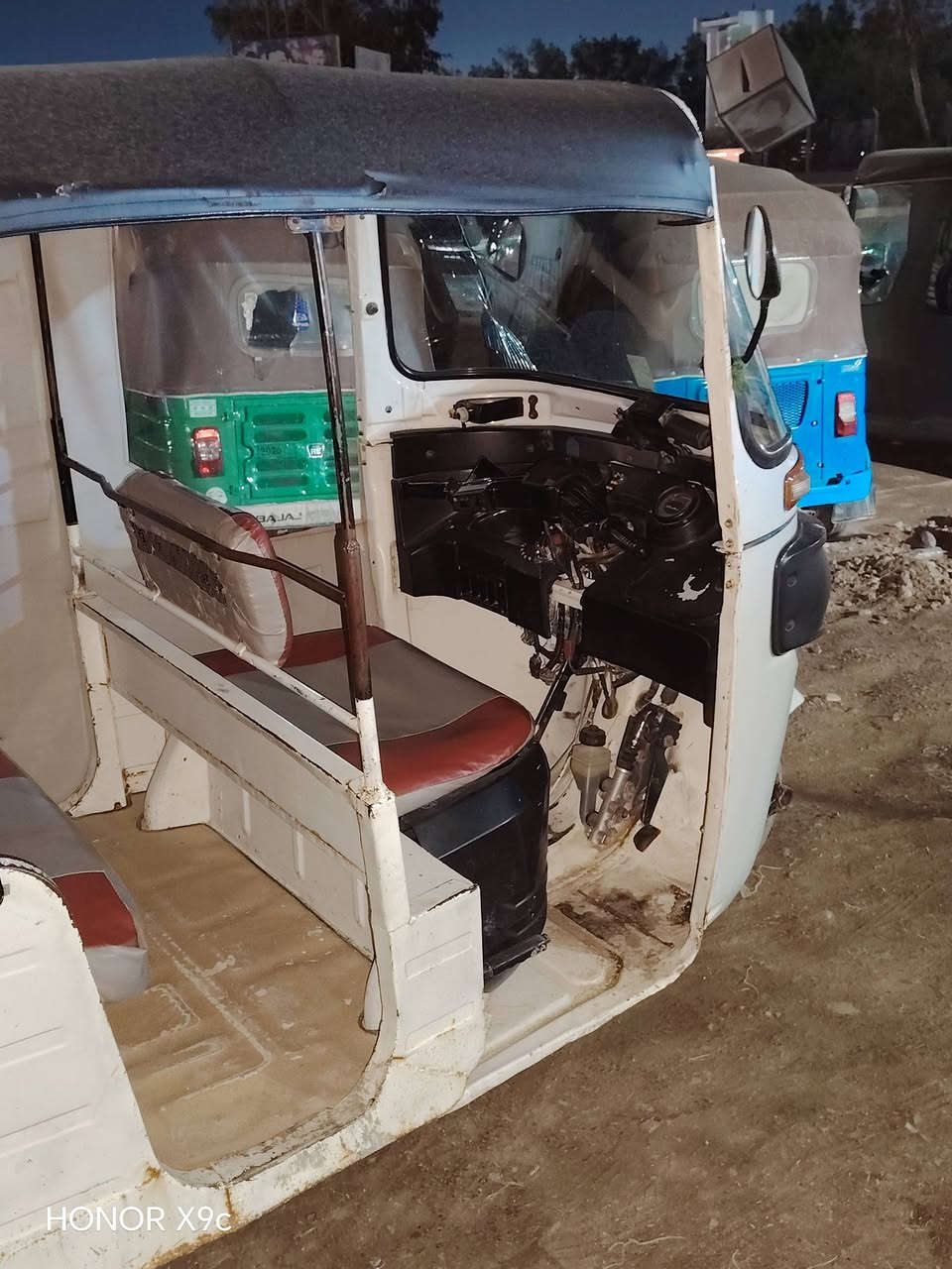 تكتك للبيع امرقمه موديل 17تحويل ثاني يوم سعر 4 وبيهه بسيط مجال مكان فلكه حي النصر ***********
