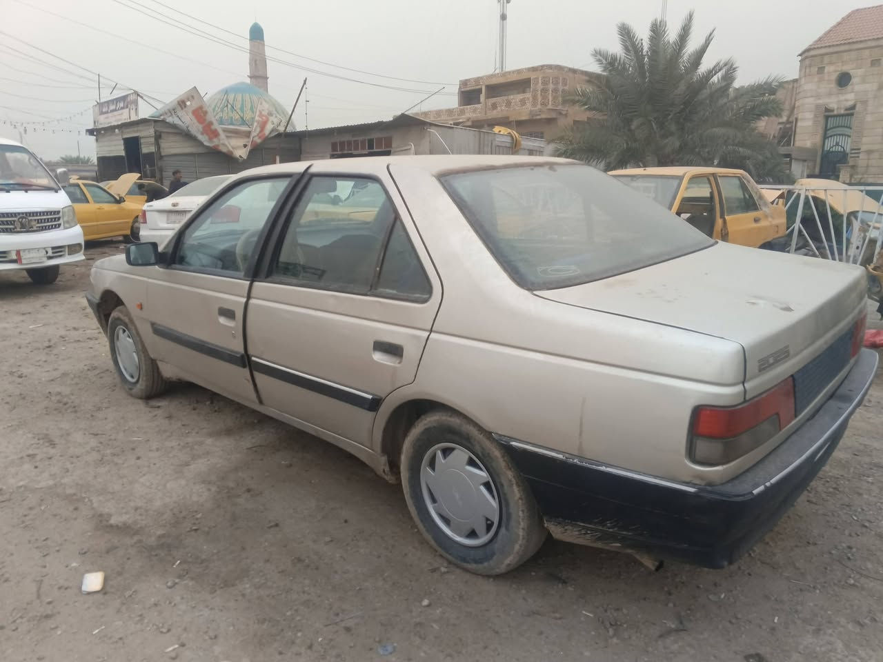 بيجو روى موديل 2009 رقم انگليزي سنوية 29 فقط بيهة ضربة بجهة اليمنة الجاملغ الامامي والخلفي كهربائيات شغالة تخم تاير جديد سيارة حلوة كير مكينة اكسل خير من الله تبريد تدفئة شغالة المكان بغداد السعر خاص الرقم ***********
