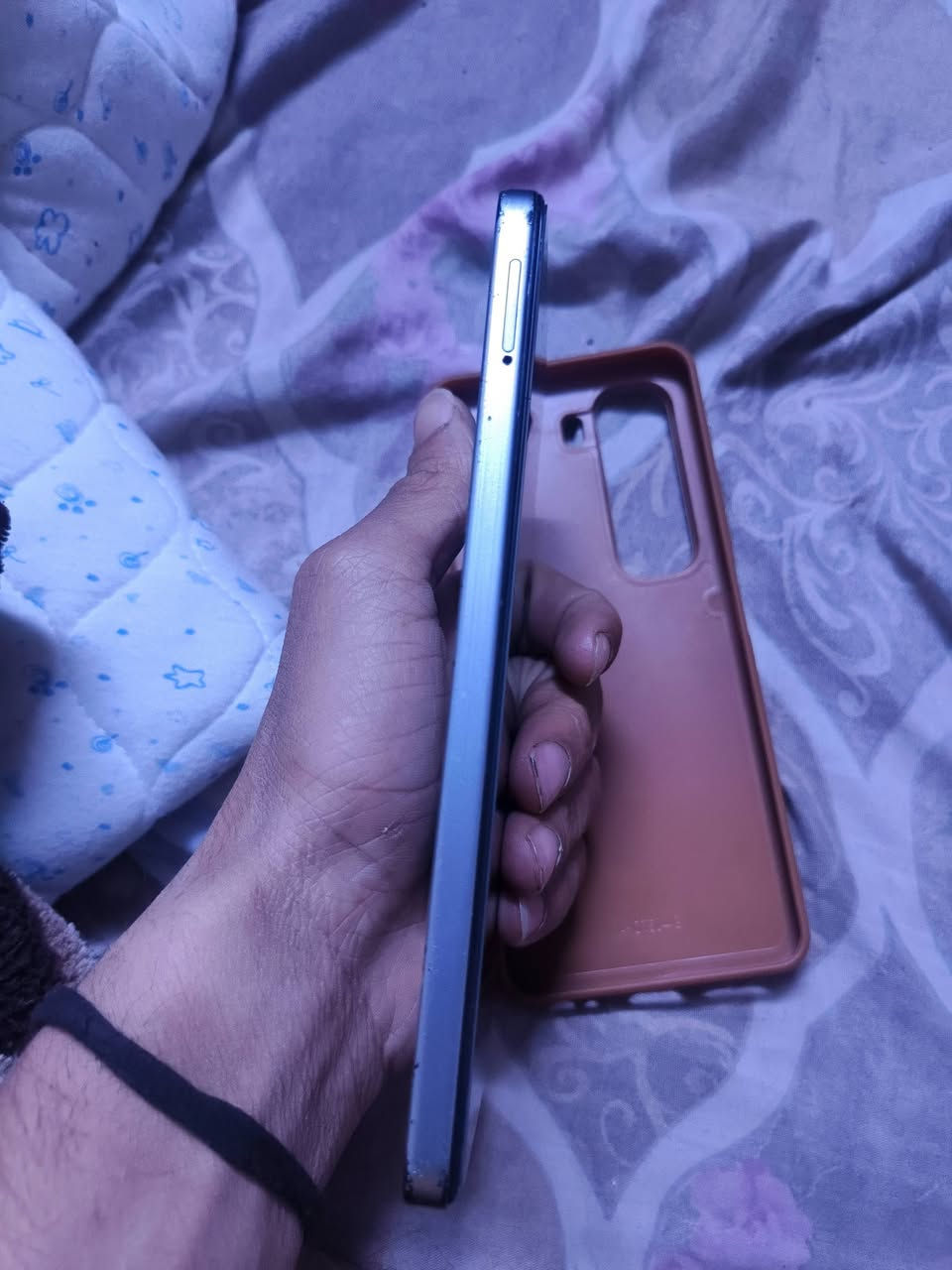 سلام عليكم عندي هذا تلفون اريد اراوسه بايفون تلفون جديد ايفون حسب لقناعه
***********متواجد بس واتساب ورصيد عل خاص ما متواجت
