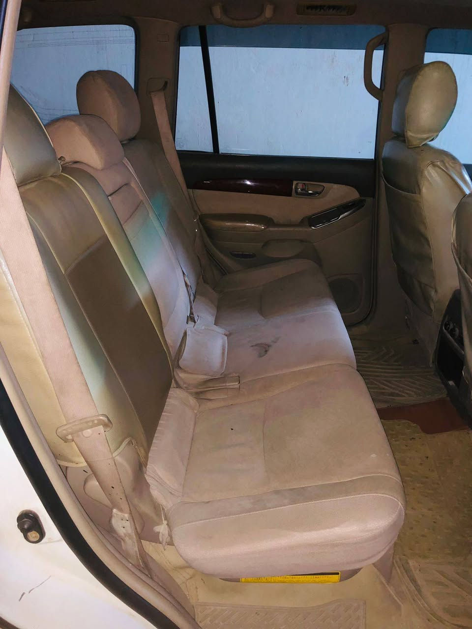 برادو موديل 2008 رقم بصره انكليزي السيارة مكفوله من الصبغ والضربه بيها فقط تكحيل ع القماره والبنيد محرك 6سلندر  7راكب  ثلاث قطع تبريد لايت زنون مكان السيارة بغداد الاتصال بالرقم *********** بغداد, العراق
