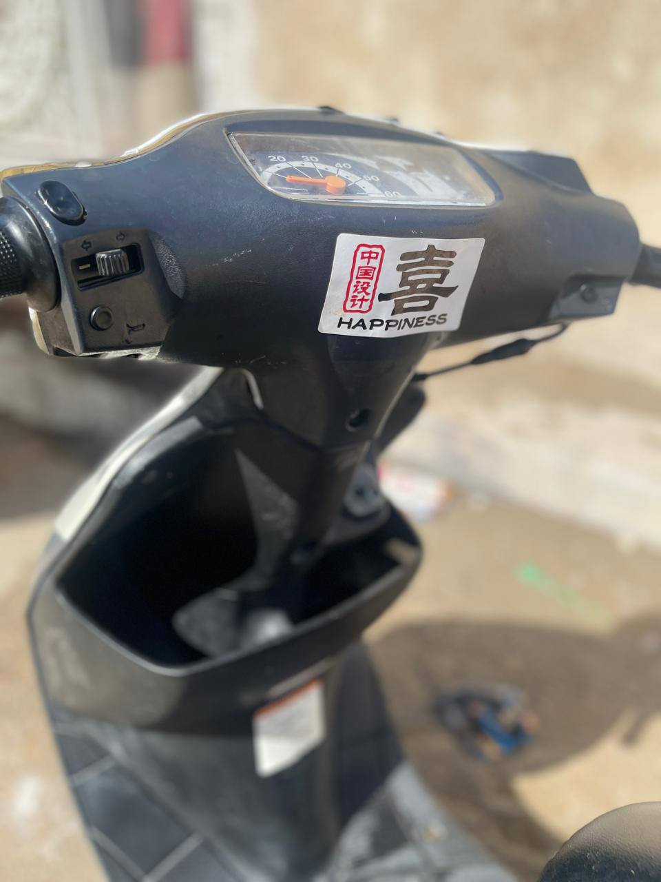 السلام عليكم شباب 
دراجه ساسوكي60 
ما مفتوحه اوراق 
كامله مكمله.... سعر(300)وبيها مجال هواي
***********واتساب فقط
