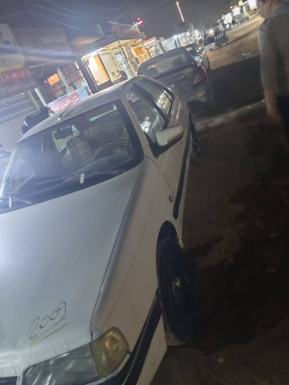 السلام عليكم بيجو405 موديل2009 سعر المطلوب 30 وبها مجال قليل سياره جاهزه وخير مكانها بالنجف بحي ميسان للاستفسار اتصال على الرقم ***********
