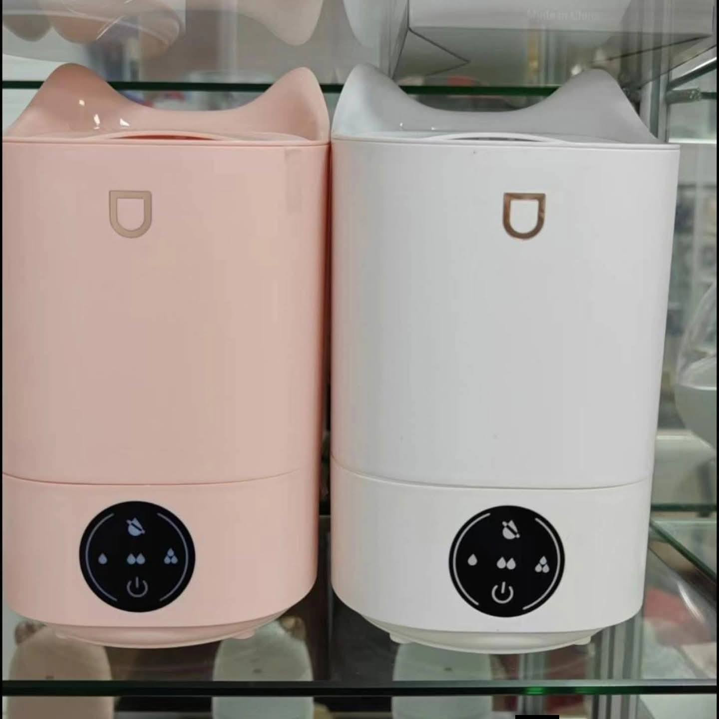 السلام عليكم متابعينا 🤍.
🌫️ مرطب نباتات وتعطير الجو 🌿
مفيد جدًا لمرضى الجهاز التنفسي، الربو، والحساسية ❤️
جهاز ULTRASONIC HUMIDIFIER

وصلنا مرطب نباتات وتعطير الجو بمواصفات 😊
متطورة ✅💧

1- قياس درجة حرارة الجو يحتوي على مستشعر مدمج يعرض درجة الحرارة المحيطة بدقة.
2- قياس رطوبة الجو يقيس نسبة الرطوبة في الهواء لتهيئة بيئة مثالية للنباتات وراحة المستخدم.
3-مؤقت برمجي: يمكن ضبط أوقات التشغيل والإيقاف حسب الحاجة.
4-ضبط تلقائي لمستوى الرطوبة: يعمل تلقائيًا للحفاظ على النسبة التي يتم تحديدها مسبقا.
5- إيقاف تلقائي عند نفاد الماء: لحماية الجهاز وضمان السلامة.
6-شاشة LED متعددة الألوان (7) ألوان) لعرض البيانات بشكل واضح مع إمكانية اختيار اللون المفضل.
7- يوجد به مكان مخصص لإضافة العطور أو الزيوت العطرية، ليمنحالجو رائحة منعشة ومميزة تتناسب مع أذواق المستخدمين.

(ملاحظة مهمة كل الاجهزة تخضع لضمان الفحص والتجربة بوجود مندوب التوصيل ورفض الطلب اذا كان مونفس المواصفات المذكورة )
💧 متوفر بعدة أحجام وأنواع:
🔹 4 لتر الكتروني — 20,000 الف
🔹 5 لتر تحكم يدوي — 30,000 الف
🔹 5 لتر متطور — 35,000 الف
🔹 7.5 لتر — 40,000 الف
🔹 8 لتر متطور — 45,000 الف

📍 متوفر توصيل لجميع محافظات العراق 🚗🚗 
📍العنوان: بابل/ محاويل.
📍 للحجز والاستفسار يرجى مراسله الصفحه او مراسلتنا على واتساب من خلال الرقم: 
***********
