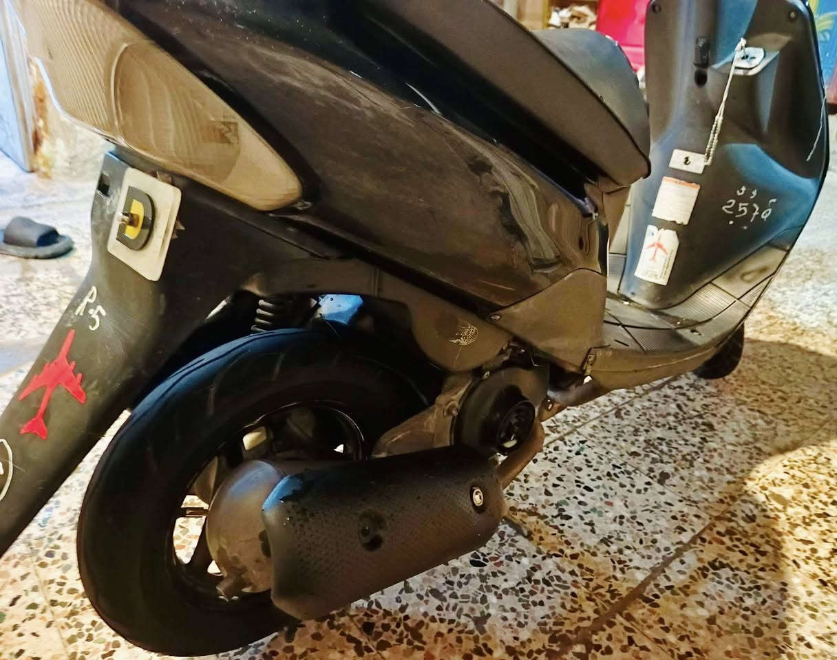 السلام عليكم ماطور للبيع سازوكي ياباني سرعة 60 بانزين (احسن من ما تأخذ لابنك عالشحن واغلى وتضل يومية حجت البطارية وكالت البطارية) 
محرك بالشرط كلشي ما بي تايرات جدد كابريتر جديدة بوربرنات جدد هورن جديد لايت بك لايت اشاير كلو شغال باتري جديد سلف جديد (تشغيل نَكرة سلف) مكاني العلم السعر 300 الف وبي مجال للأستفسار ***********
