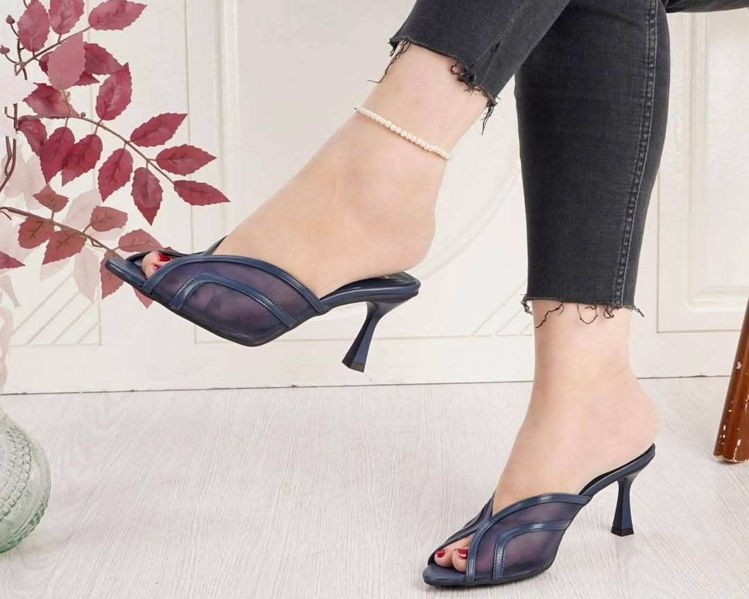 سلبر كعب ارتفاع 7cm الاكثر راحة 
Size 37.38.39.40.41 
للحجز مراسله الصفحة او الوتساب *********** 
يوجد خدمة توصيل لجميع المحافظات
