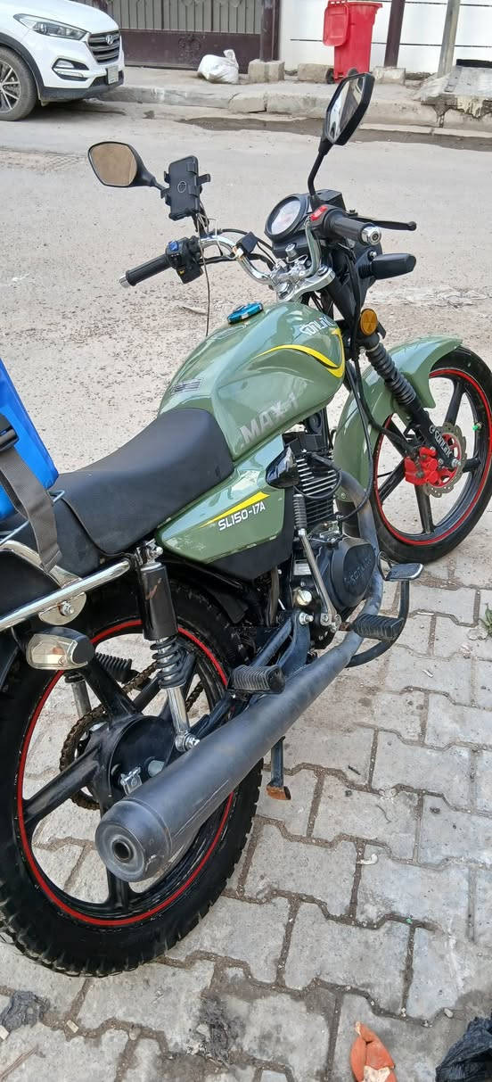 سولنك ماكس ٢٠٢٤ دراجة خير من الله مداخلة تصليح ابد بيها عواج بالدبل الامامي ممأثر بالمشي ونقص استاند التعليك كلة شغال اشاير هورن سلف نكرة  السعر ٦٥٠ وبيها مجال العنوان بغداد الوشاش ***********
