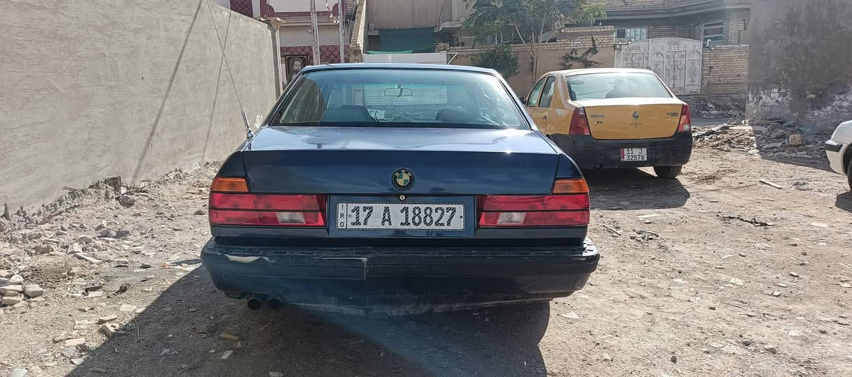 السلام عليكم
بي إم للبيع موديل 87 
السياره معمره جديد
بس دعاميات يرادله 
ترايك من البصره الزاخو
سعره 35 
للستفسار ***********
***********3
